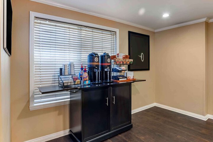 Breakfast/Coffee Service 27 of 30