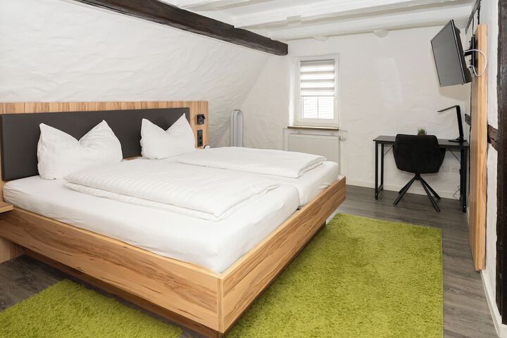 Room 9 of 27