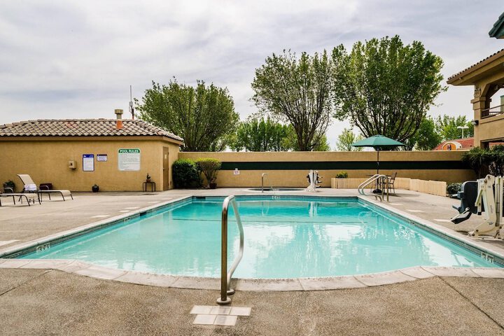 Pool Hotel