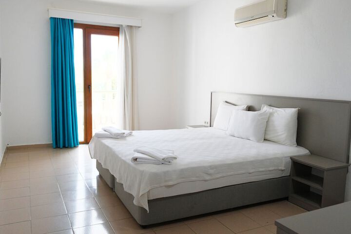 Room 16 of 100