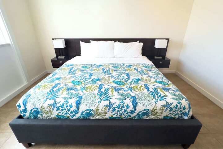 Room 2 of 65