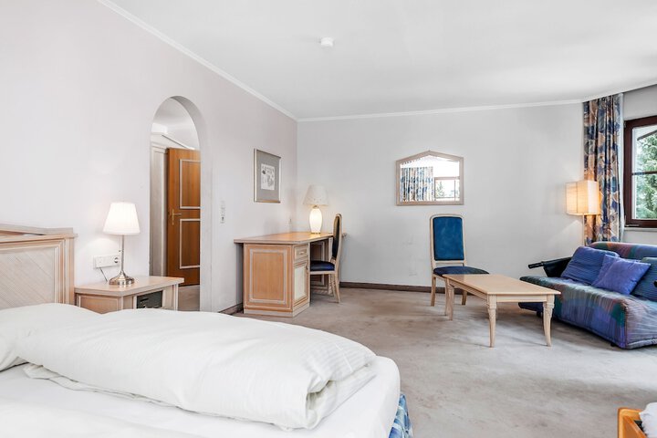 Room 13 of 26