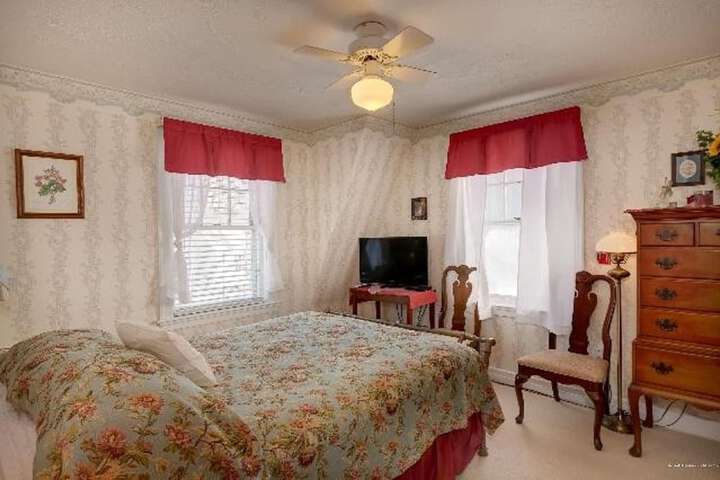 Room 10 of 43