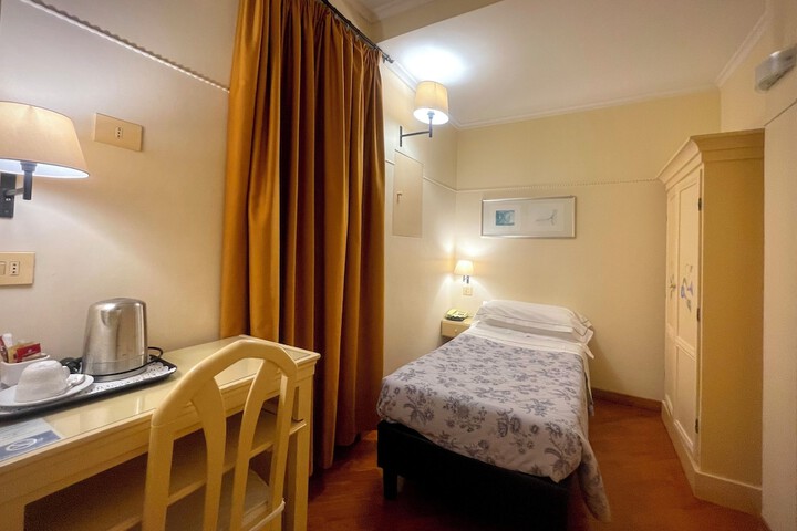 Room 43 of 76