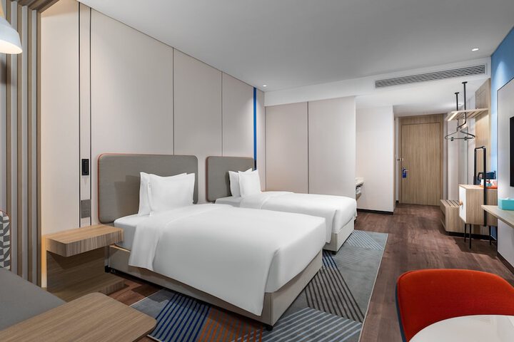 Room 6 of 47