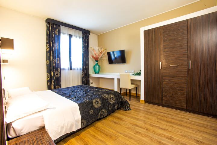 Room 3 of 44