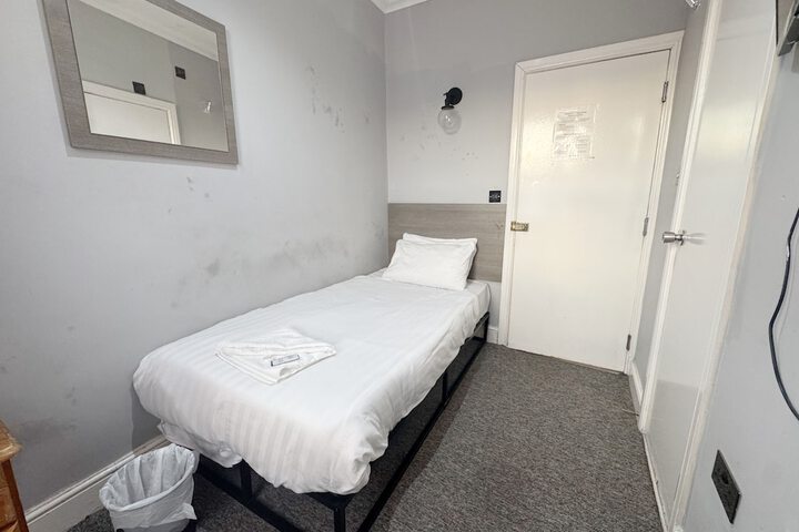 Room 34 of 85