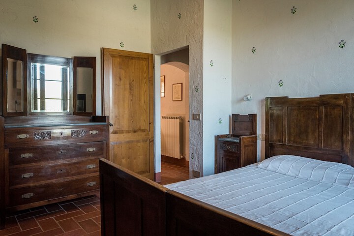 Room 7 of 33