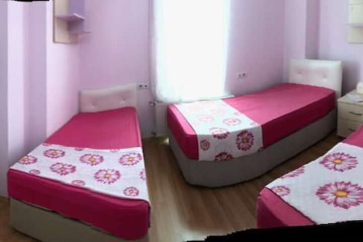 Room 10 of 27