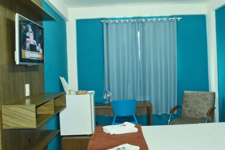 Room 10 of 32