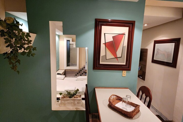 Room 26 of 63