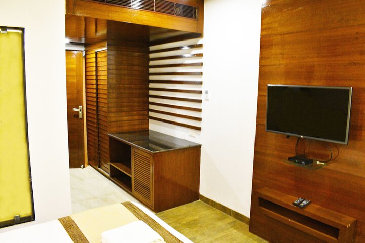 Room 9 of 21