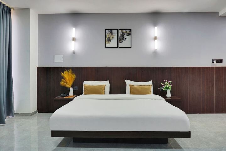 Room 6 of 28