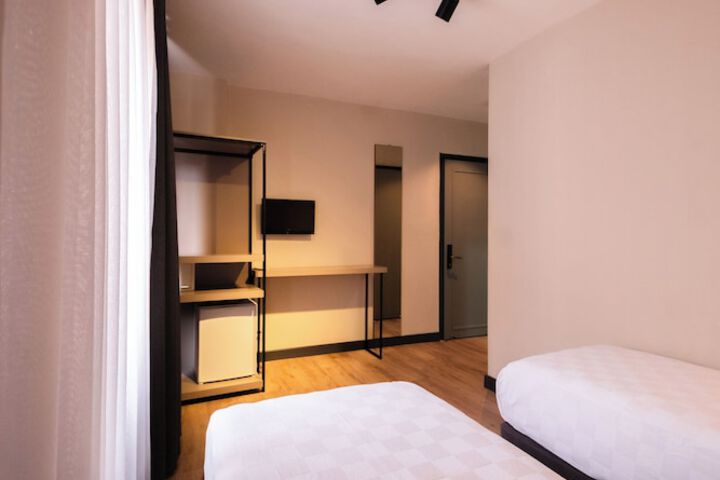 Room 34 of 82