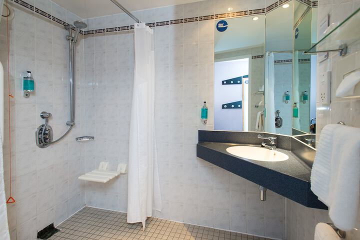 Room 14 of 28
