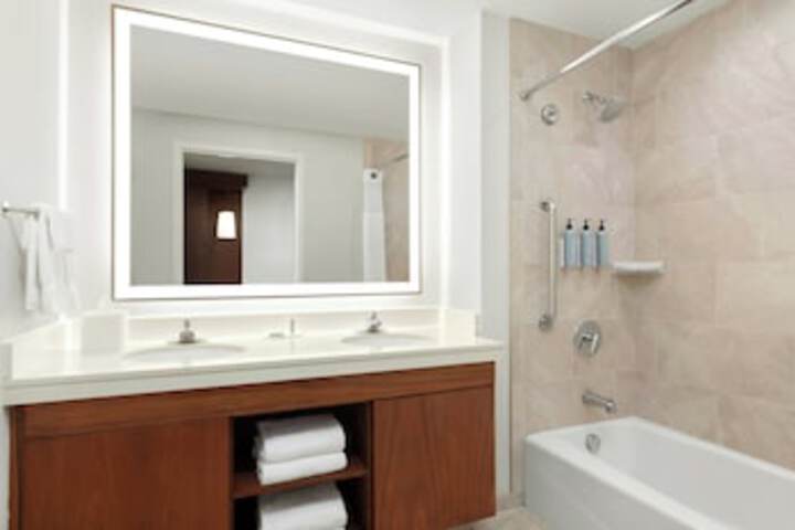 Room 19 of 204