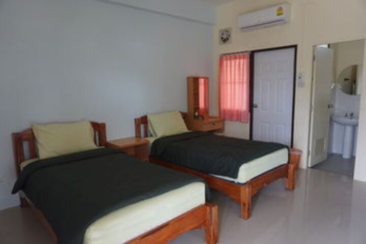 Room 10 of 26