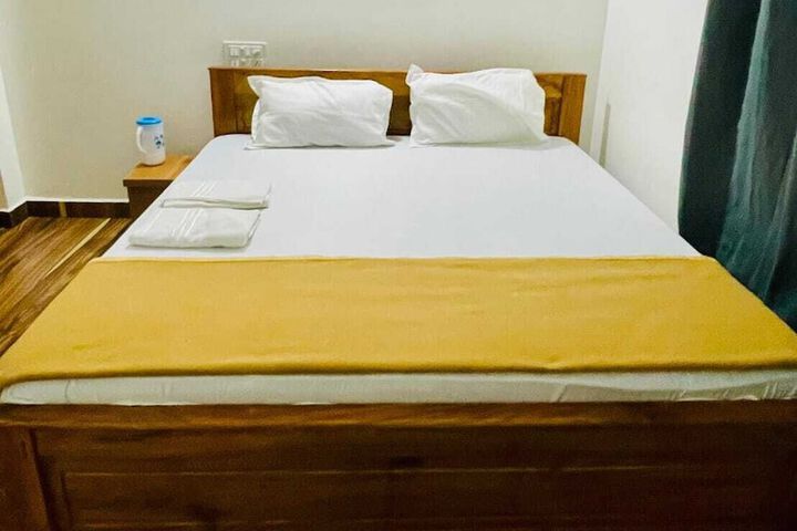 Room 4 of 13