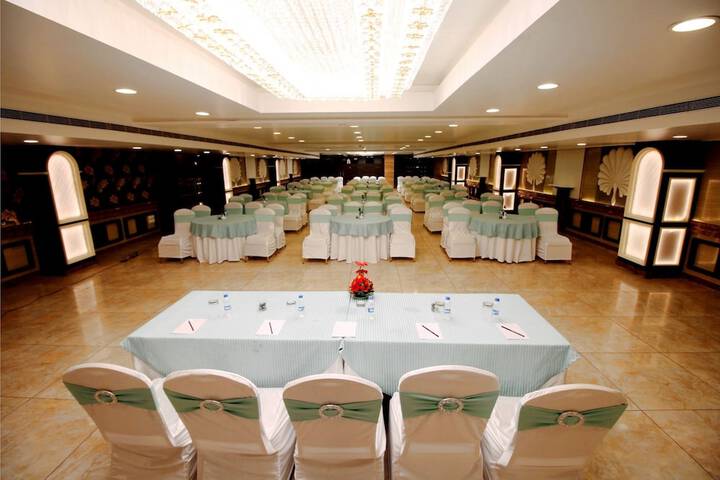 Ballroom/Hall 38 of 59