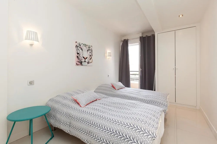 Room 2 of 12