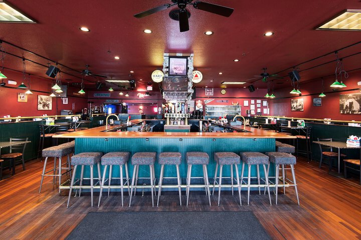 Lounge 8 of 10