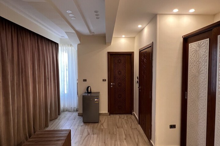 Room 8 of 18
