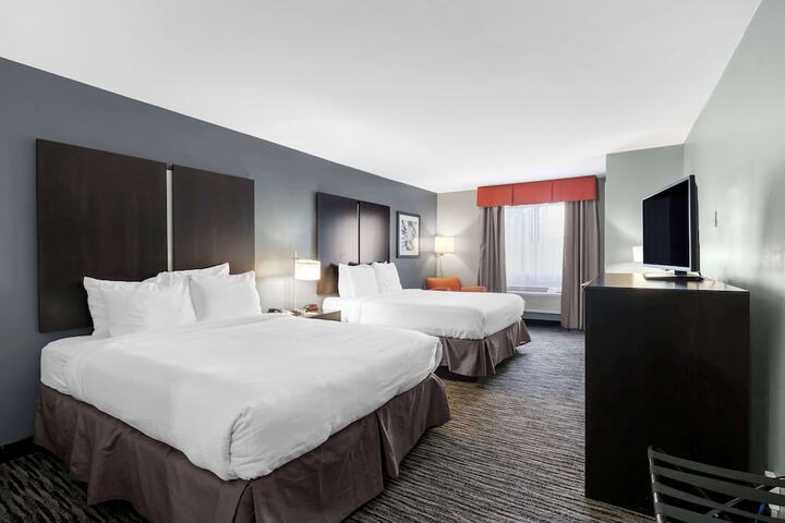 2 Queen Beds Exterior Accessible Refrigerator WiFi Full Breakfast (9 of 10)