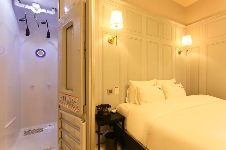 Room 77 of 152