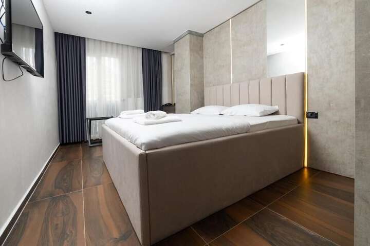 Room 4 of 36