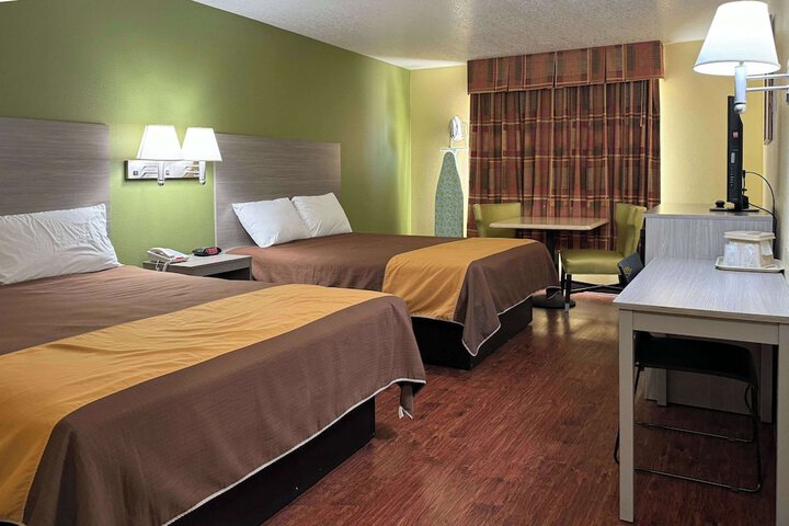 Room 12 of 16