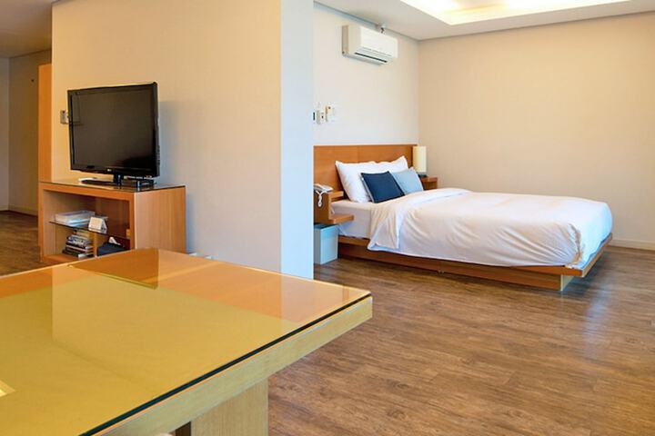 Room 32 of 74