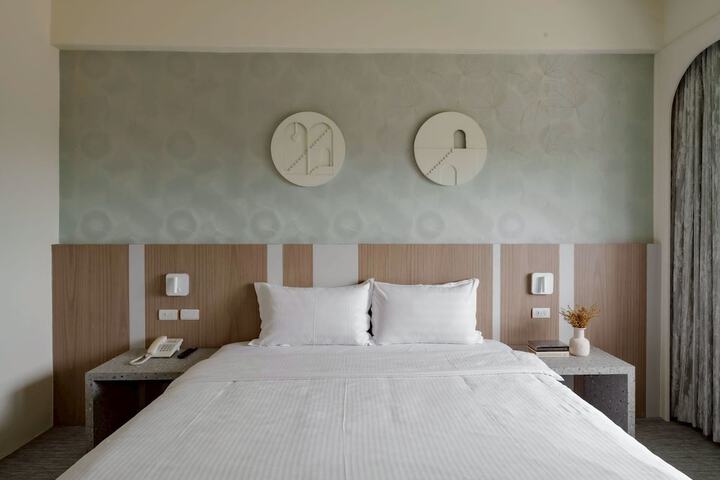 Room 17 of 80