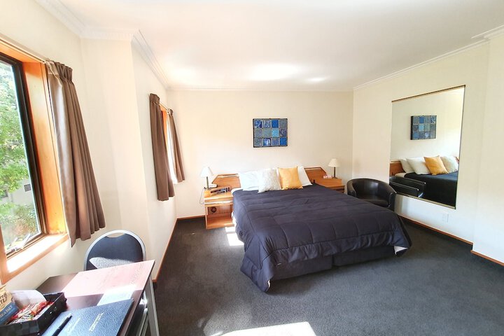 Room 6 of 25