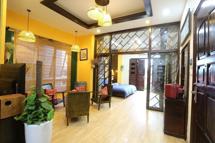 Room 4 of 12