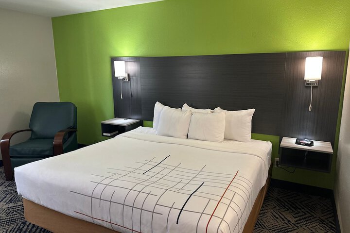 1 King Bed (1 of 12)