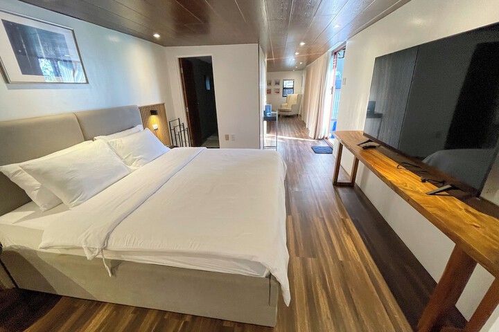 Room 8 of 35