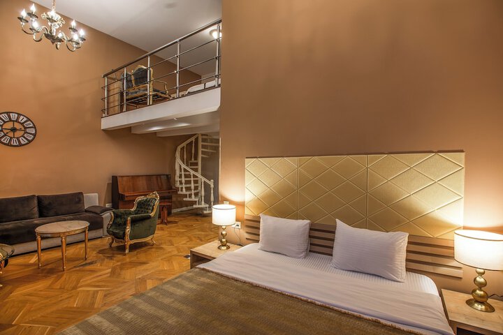 Room 50 of 91