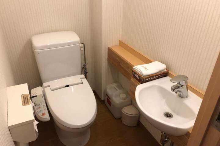 Room 28 of 75