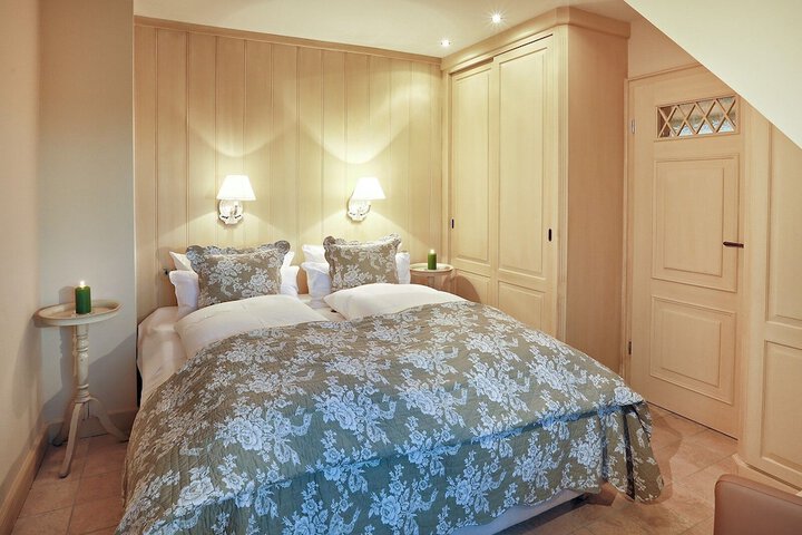 Room 4 of 17