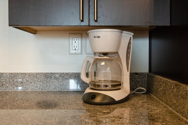 Breakfast/Coffee Service 84 of 118