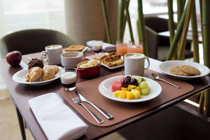 Breakfast/Coffee Service 86 of 125