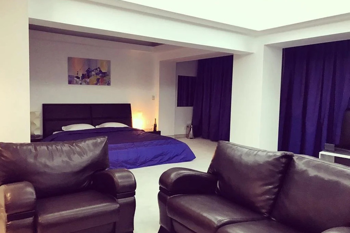 Room 2 of 16