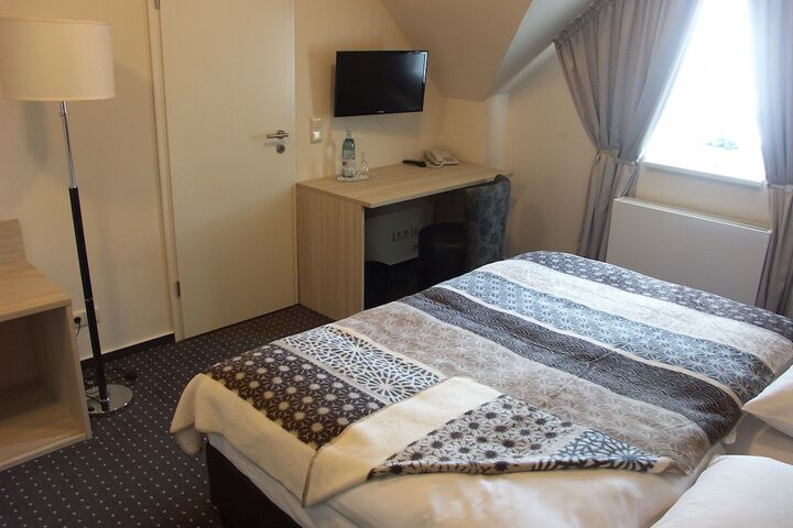 Room 4 of 11