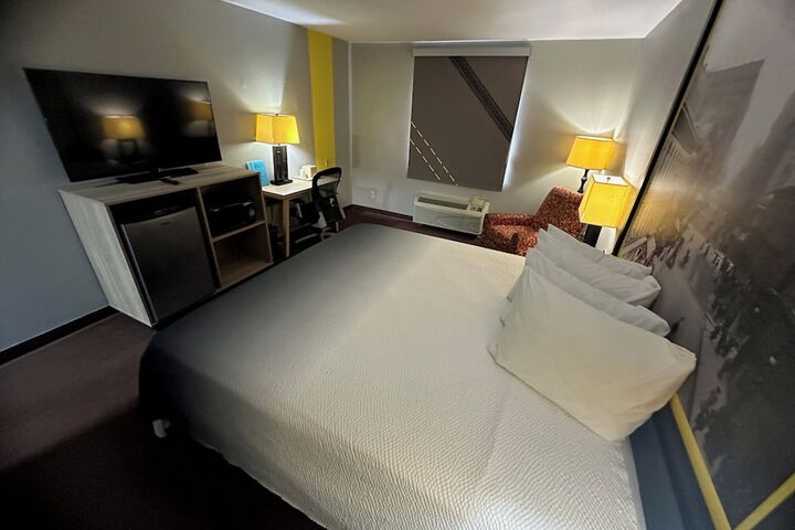 Room 9 of 26