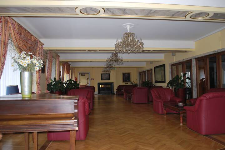 Guest Lobby