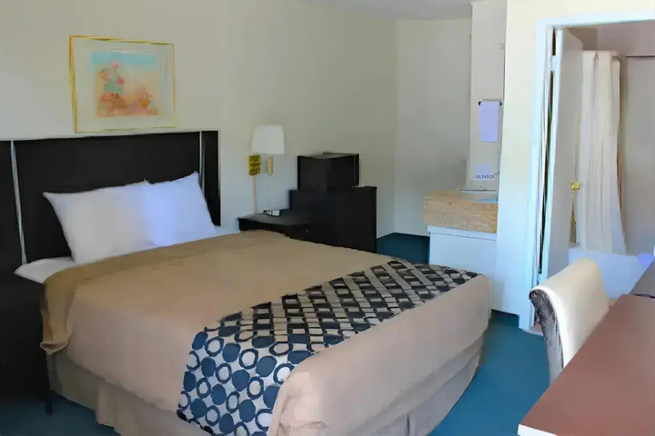 Room 4 of 13