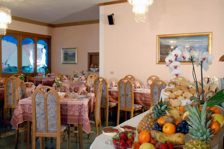 Dining 18 of 28