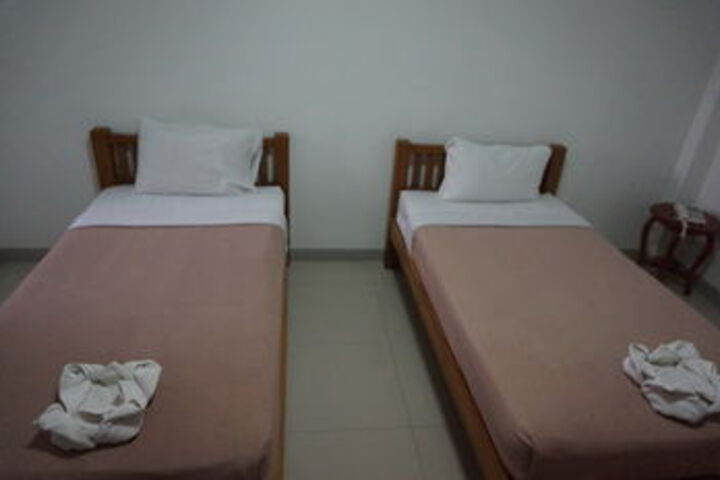 Room 10 of 22