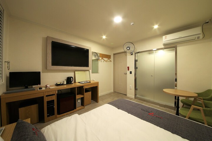 Room 17 of 41
