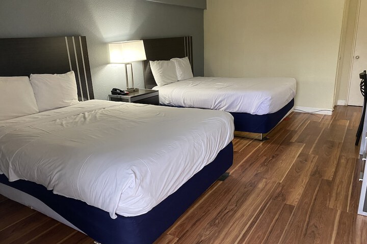 2 Queen Beds (35 of 41)
